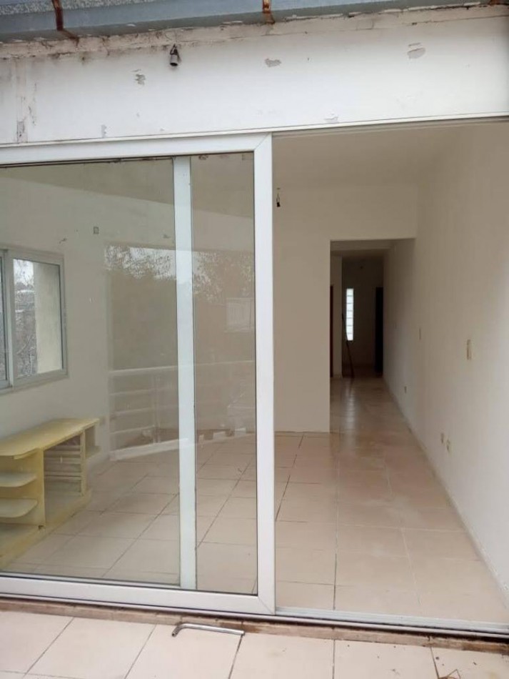 1 Dormitorio. Muy Luminoso. Con Balcon. Frente Norte. Proximo Facultad Medicina.