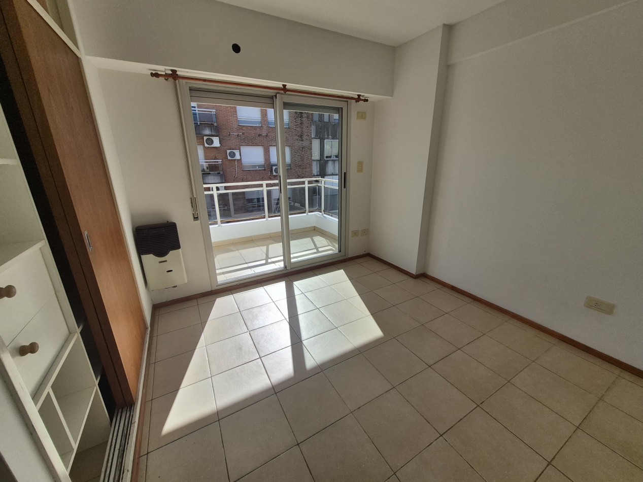 1 Dormitorio. Prox. Facultades. 2 Balcones. Luminoso. Semipiso. Apto Cred. Hipotecario.