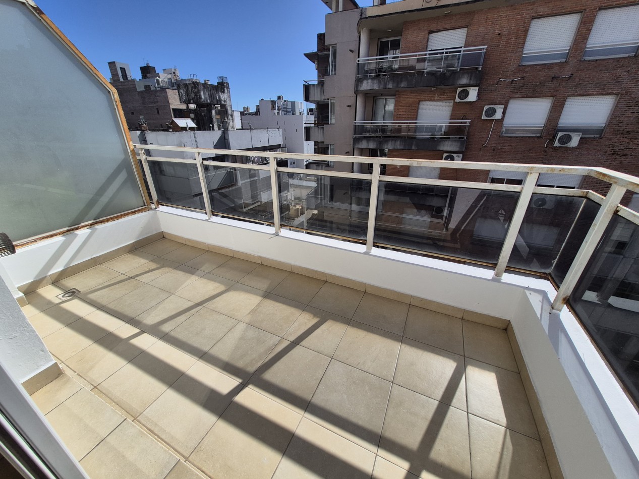 1 Dormitorio. Prox. Facultades. 2 Balcones. Luminoso. Semipiso. Apto Cred. Hipotecario.