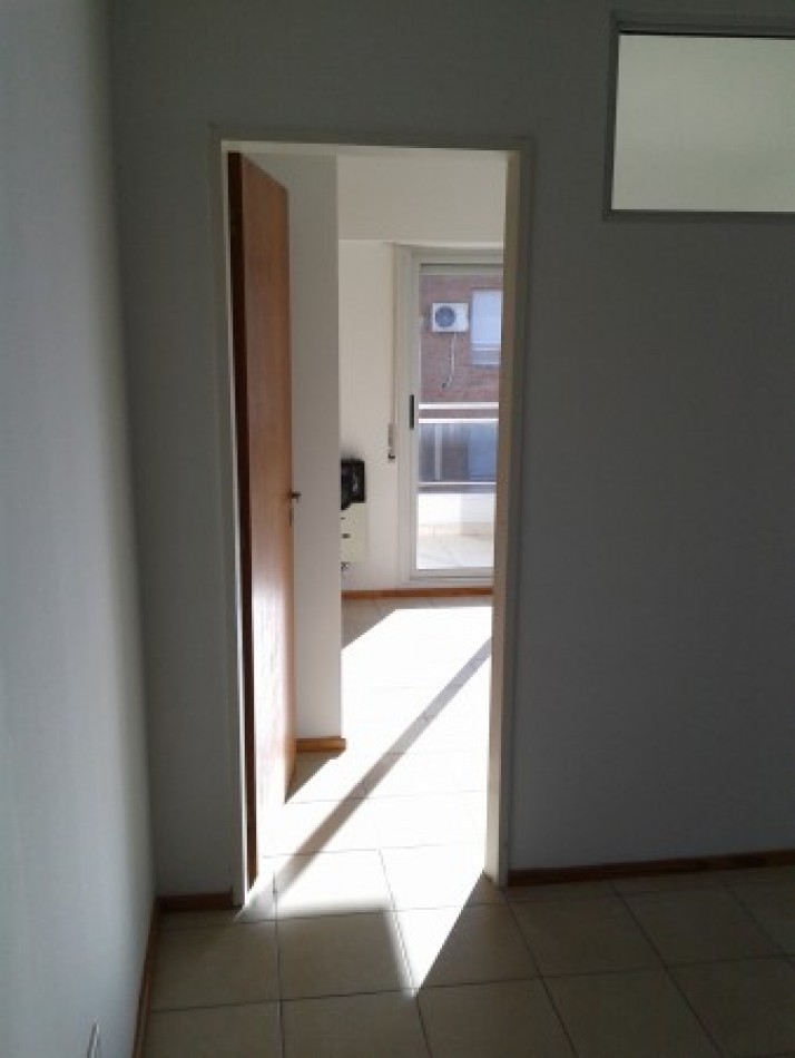 1 Dormitorio. Prox. Facultades. 2 Balcones. Luminoso. Semipiso. Apto Cred. Hipotecario.